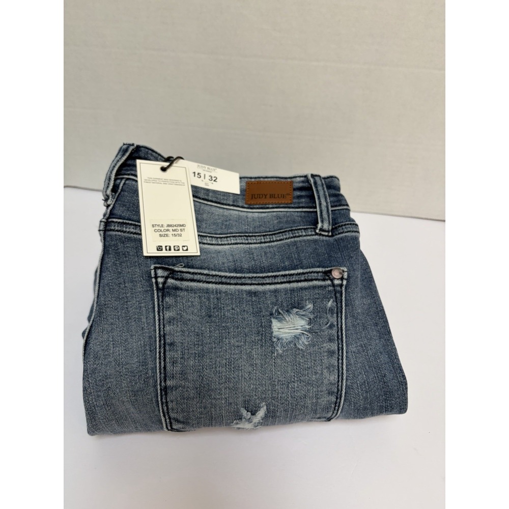Judy Blue NWT Mid Rise Destroyed Straight Denim Jean 82425 Size 15/32 Shark Hem